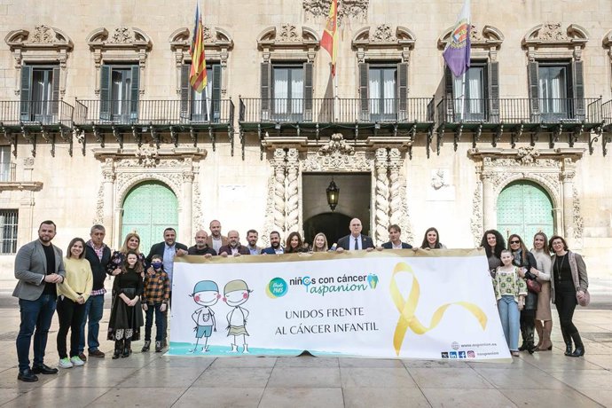 Xiquets malalts de cncer demanen impulsar el seguiment a llarg termini a pacients al Dia de Cncer Infantil
