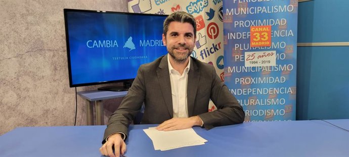 El alcalde de Paracuellos de Jarama, Jesús Muñoz, en una entrevista en Canal 33 TV.
