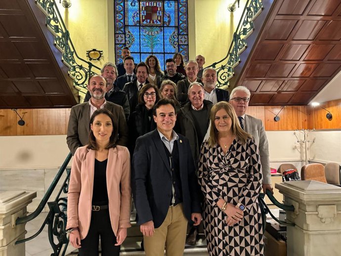 Responsables municipales y de entidades en el encuentro sobre la Concejalía de Auónomos y Pymes.