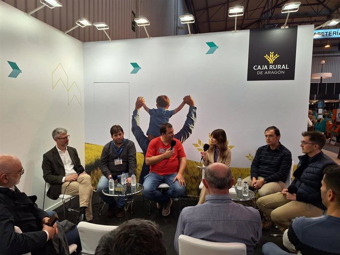 Debate protagonizado por las organizaciones agrarias, en el stand de Caja Rural Aragón en FIMA.