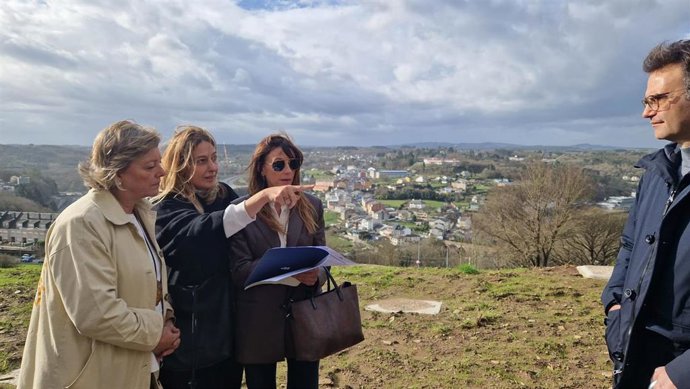 La alcaldesa de Lugo, Paula Alvarellos, acude a la recepción de la obra de derribo y acondicionamiento de la parcela del Garañón