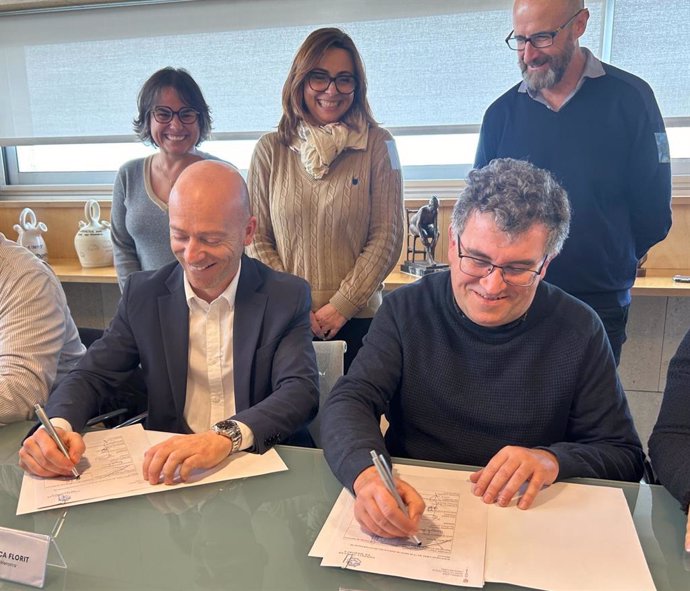 Firma del nuevo plan Provilac en Menorca.