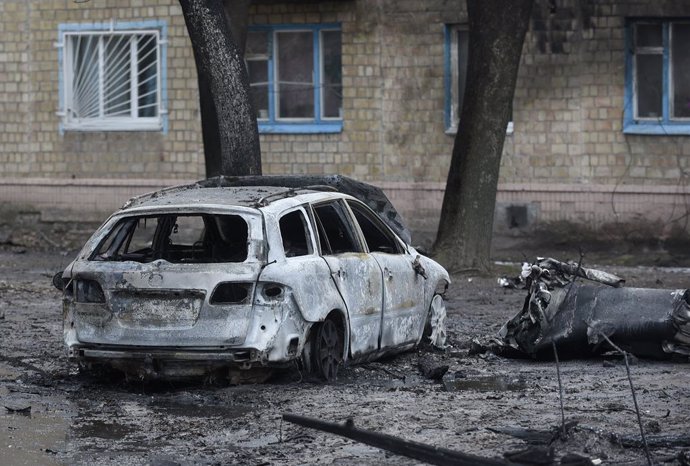January 23, 2024, Kyiv, Ukraine: KYIV, UKRAINE - JANUARY 23, 2024 - A car that caught fire as a result of falling Russian missile debris is seen outside an apartment building in the Sviatoshynskyi district after the Russian missile attack on Tuesday morni