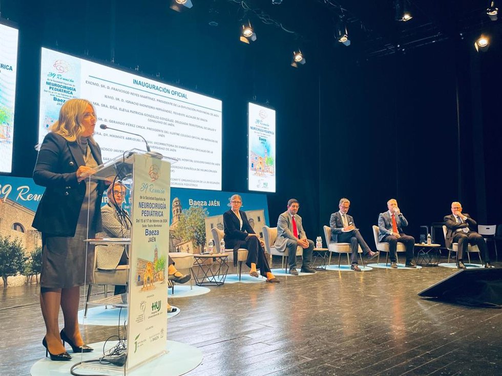 La ciudad de Baeza (Jaén) acoge durante los días 15 al 17 de febrero la 39 Reunión de la Sociedad Española de Neurocirugía Pediátrica (Senep), que congrega a más de 100 especialistas.
