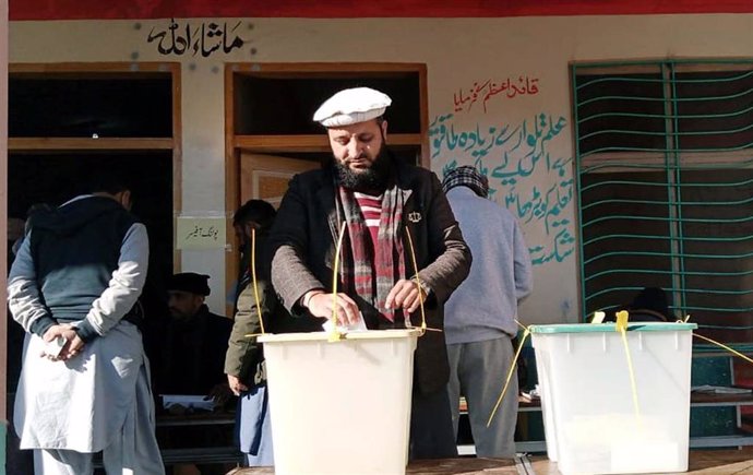 Colegio electoral durante las elecciones generales de Pakistán, celebradas el 8 de febrero