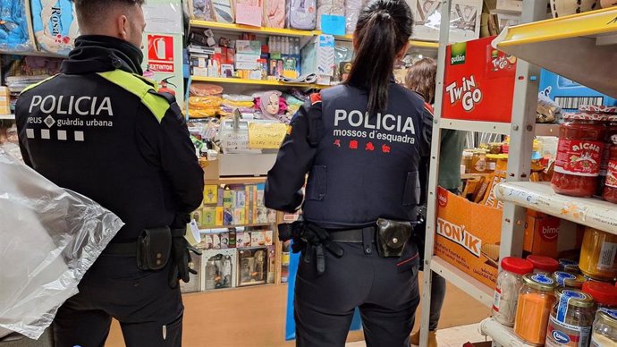 Dispositivo conjunto de los Mossos d'Esquadra, la Policía Nacional, la Guardia Civil y la Policía Local de Reus (Tarragona), con unos 80 agentes en total.