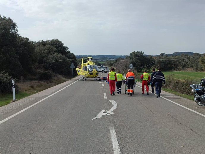 Accidente de circulación de un motorista que es recogido por un helicóptero