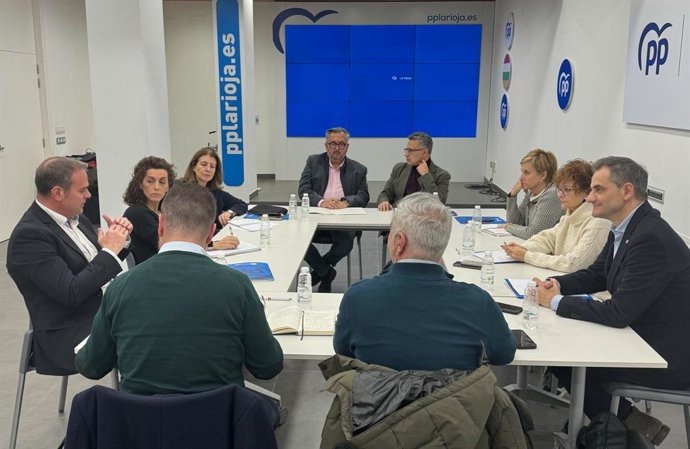 Escobar aborda con senadores y diputados nacionales del PP temas dependientes del Gobierno central que afectan a Logroño