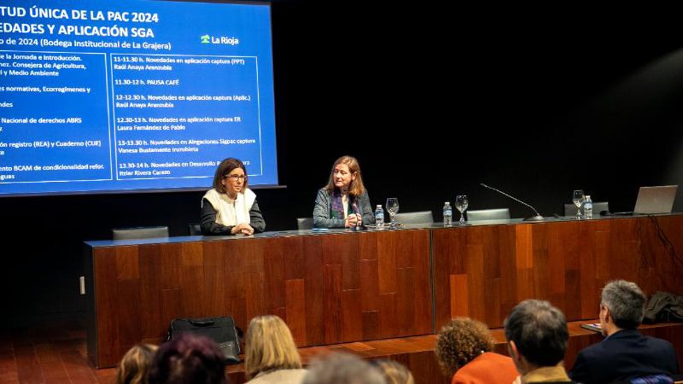 La consejera de Agricultura, Ganadería, Mundo Rural y Medio Ambiente, Noemí Manzanos, ha participado, en la jornada de formación sobre la solicitud única de ayudas de la PAC