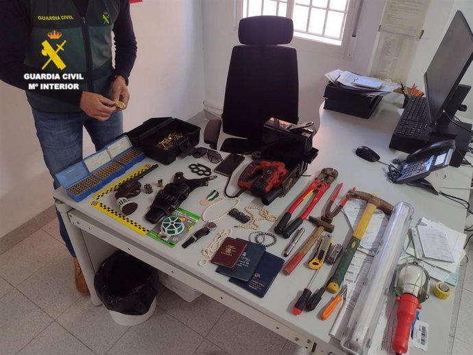 La Guardia Civil ha detenido a dos vecinos de Vinars por varios hechos delictivos