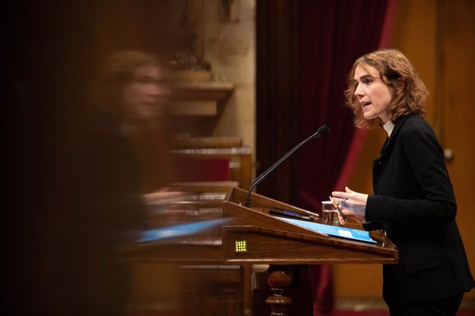 Archivo - La consellera de Cultura de la Generalitat, Gemma Ubasart, interviene durante una sesión plenaria en el Parlament, a 24 de enero de 2023, en Barcelona, Catalunya (España). 