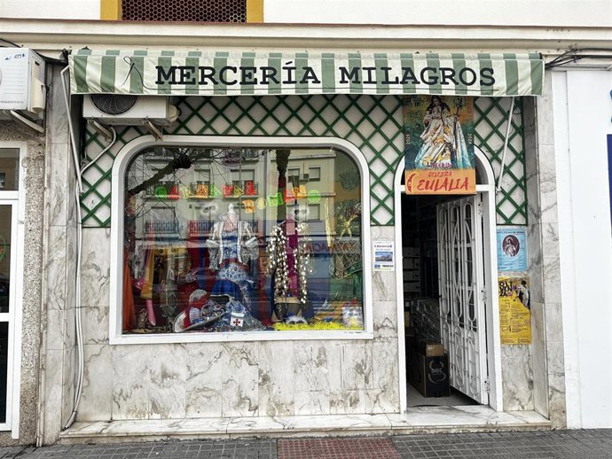 Mercería Milagros se alza con el primer premio del Concurso de Escaparates de Carnaval de Mérida