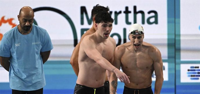 El relevo español 4x200 libre durante las series en el Mundial de Doha