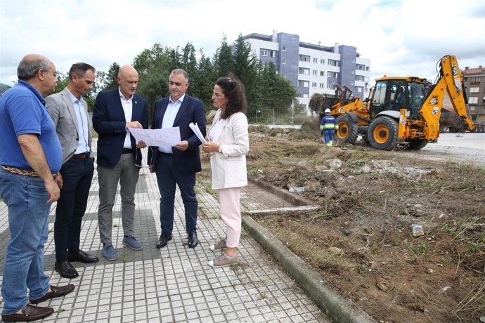 Fomento ampliará la red de saneamiento de la calle Galicia en Los Corrales de Buelna para evitar inundaciones