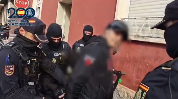 Dos detenidos en la desarticulación de un punto de venta de droga "muy activo" en Alicante