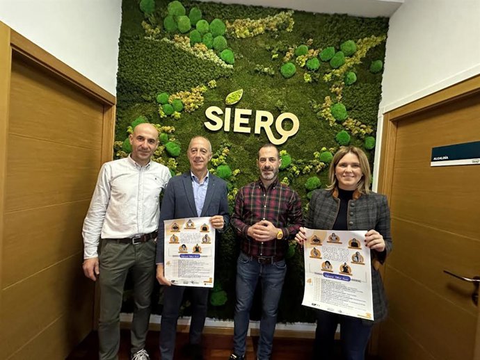 Angel García, segundo por la izquierda