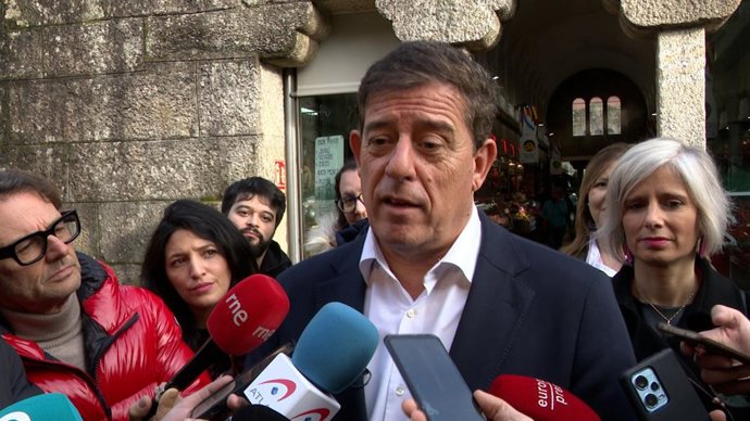 El candidato del PSdeG a la Presidencia de la Xunta, José Ramón Gómez Besteiro, en Santiago de Compostela