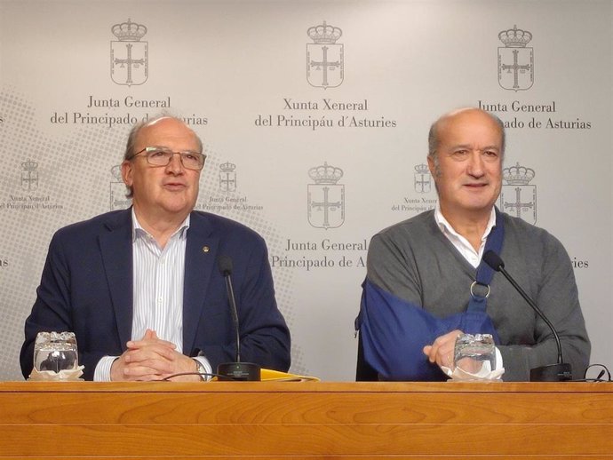 Los diputados del PP José Cuervas-Mons y Luis Venta