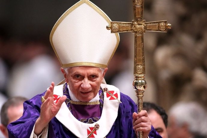 Archivo - El Papa Benedicto XVI, en una foto de archivo.