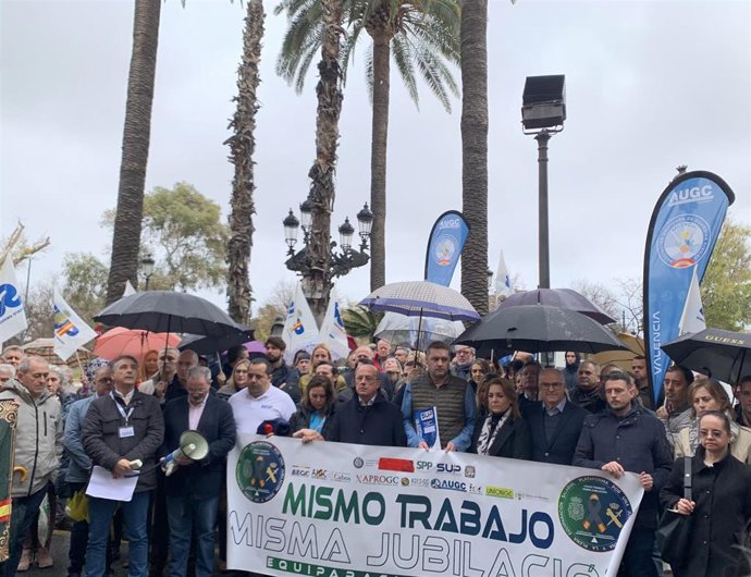 Policías y guardias civiles reclaman en Valncia ser profesión de riesgo
