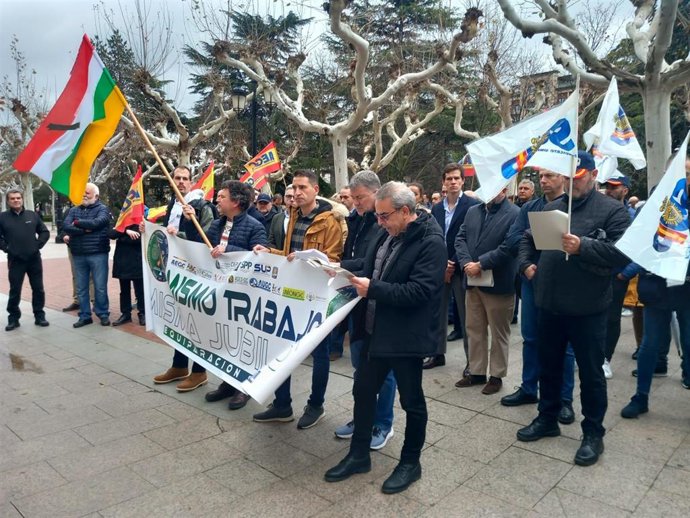 Una concentración pide reconocer a Policía Nacional y Guardia Civil como profesionales de riesgo y una "plena" equiparación salarial
