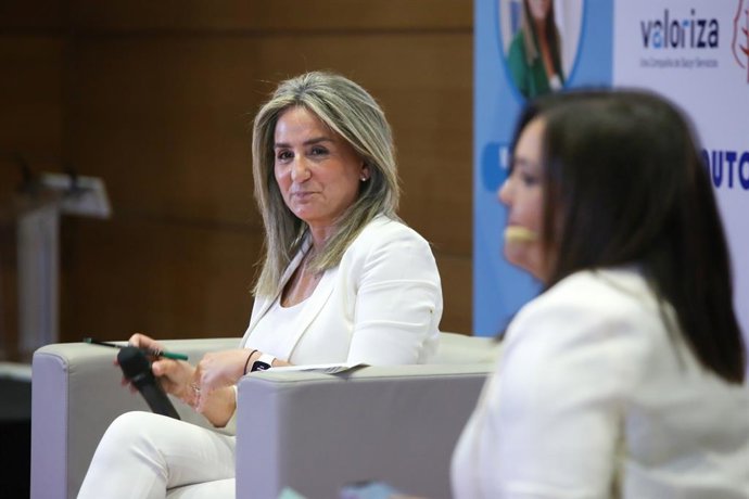 Archivo - La alcaldesa y candidata socialista al Ayuntamiento de Toledo, Milagros Tolón, en el desayuno de 'encastillalamancha'
