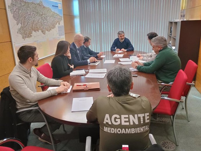 El consejero de Fomento, Cooperación Local y Prevención de Incendios, Alejandro Calvo, participa en la reunión de seguimiento del plan anual de prevención, vigilancia y extinción de incendios.