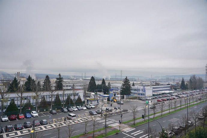 Archivo - Acceso a la fábrica Michelin en Vitoria, a 16 de enero de 2024, en Vitoria, Álava, País Vasco (España).