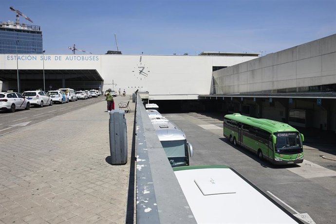 Archivo - Autobuses en el primer día de la operación salida de verano en julio, en la estación Sur de autobuses Méndez Álvaro, a 30 de junio de 2023, en Madrid