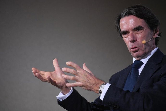 El expresidente del Gobierno José María Aznar, inaugura la jornada 'La guerra de Ucrania y su relación con la crisis en Oriente Medio', en el Hotel Petit Palace Alfonso XII, a 29 de enero de 2024, en Madrid (España). Esta es la segunda jornada del ciclo