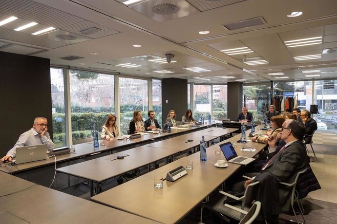 La CNMV reúne por primera vez a un grupo de economistas expertos en el ámbito financiero que prestarán asesoramiento y opinión en temas relacionados con la investigación académica o materias de estudio de las áreas de responsabilidad de la institución.