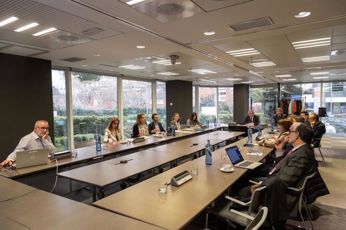 La CNMV reúne por primera vez a un grupo de economistas expertos en el ámbito financiero que prestarán asesoramiento y opinión en temas relacionados con la investigación académica o materias de estudio de las áreas de responsabilidad de la institución.