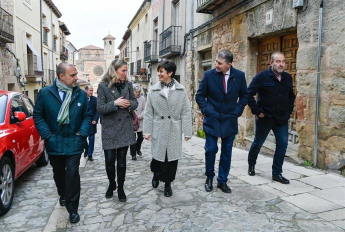 La ministra de Vivienda y Agenda Urbana, Isabel Rodríguez, en Sigüenza.
