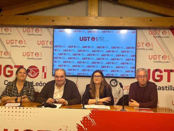 UGT acusa a la Junta de excluirles de la negociación a favor de los sindicatos sectoriales para perjudicar a los TCAE.