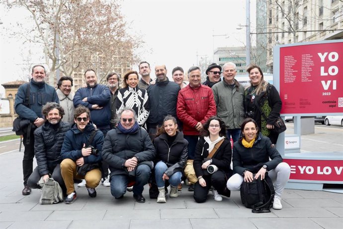 Fotoperiodistas de Aragón con la alcaldesa de Zaragoza, Natalia Chueca, en la Gran Vía