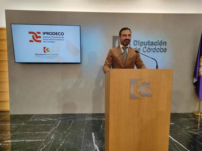 El presidente de Iprodeco, Félix Romero, en rueda de prensa.
