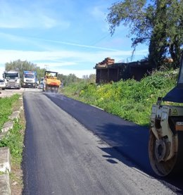 Obras de mejora del firme en la carretera A-2302, en el tramo entre Benaocaz y Ubrique.