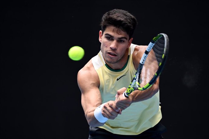 Carlos Alcaraz of Spain in action during his 3rd round match against Juncheng Shang of China on Day 7 of the 2024 Australian Open at Melbourne Park in Melbourne, Saturday, January 20, 2024. (AAP Image/Joel Carrett) NO ARCHIVING, EDITORIAL USE ONLY