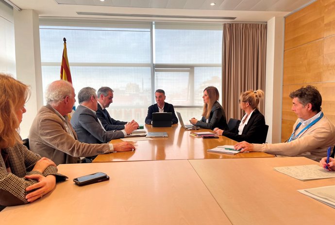 La primera reunión del grupo de trabajo de emergencia entre el Ayuntamiento de Badalona y la Generalitat para evaluar la situación de los inmuebles cercanos a la calle Canigó.