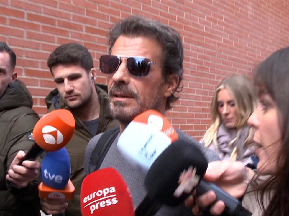Rodolfo Sancho abandonando los juzgados