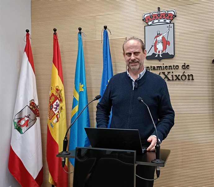 El concejal del Grupo Municipal Socialista de Gijón Constantino Vaquero.