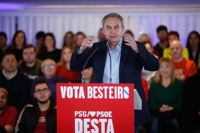 El expresidente del Gobierno José Luis Rodríguez Zapatero participa en un mitin junto al candidato del PSdeG a la Presidencia de la Xunta, José Ramón Gómez Besteiro, en el Eurostars Gran Hotel, a 13 de febrero de 2024, en Lugo, Galicia (España)