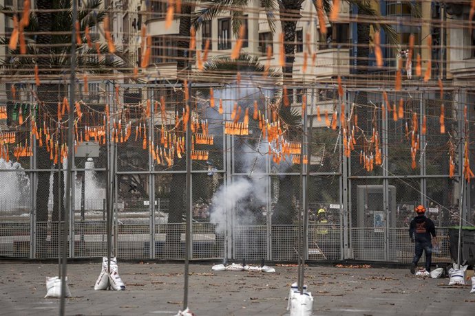 Archivo - Arxiu - Masclet de Pirotcnia Valenciana a la plaa de l'Ajuntament de Valncia, en una imatge d'arxiu