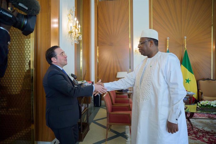 Archivo - El ministro de Asuntos Exteriores, Unión Europea y Cooperación, José Manuel Albares, se reúne con el presidente de Senegal, Macky Sall, durante su visita a Dakar