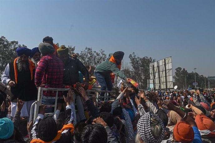 Agricultores protestan en la frontera entre Punyab y Haryana en India