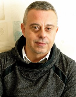 Archivo - El escritor Toni HIll, en una imagen de archivo.