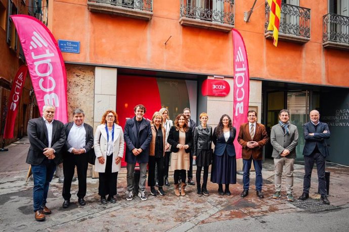 La vicepresidenta del Govern, Laura Vilagrà, la presidenta de la Corporació Catalana de Mitjans Audiovisuals (CCMA), Rosa Romà, i la delegada de 3Cat a Perpinyà, Laura Bertran