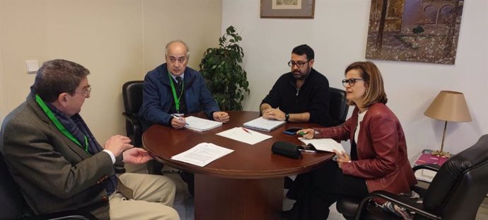 La portavoz adjunta de Por Andalucía y presidenta de Más País Andalucía, Esperanza Gómez, en su reunión con Adepa sobre el proyecto de las Atarazanas.
