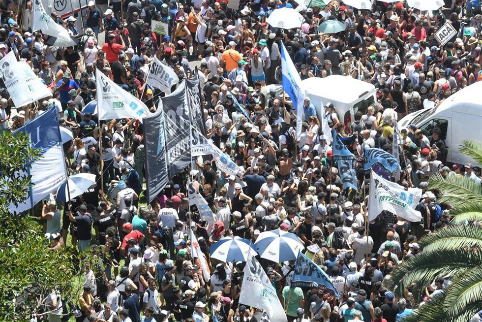Vista de la Plaza del Congreso donde distintas organizaciones se manifiestan en el marco del paro nacional el pasado 24 de enero