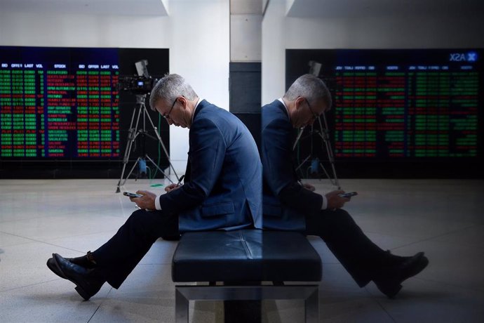 Archivo - Digital market boards are seen at the Australian Stock Exchange (ASX) in Sydney, Friday, March 13, 2020. 
